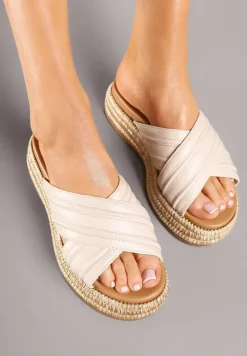 Beżowe Klapki na Platformie w Stylu Boho z Tłoczonymi Paskami Fonariel
