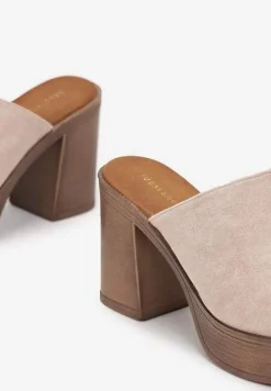 Beżowe Klapki na Słupku i Platformie z Szerokim Paskiem Ganora