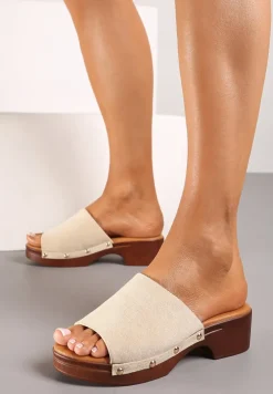 Beżowe Klapki Typu Chodaki z Wkładką z Imitacji Skóry Ozdobione Nitami na Słupku Obivena