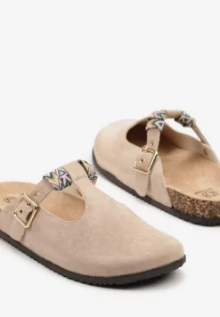 Beżowe Klapki Typu Chodaki Zdobione Wycięciami i Sprzączką Nilinore