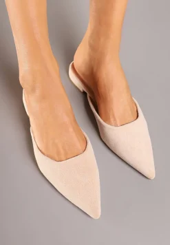 Beżowe Klapki Typu Mule z Noskiem w Szpic Ferraza