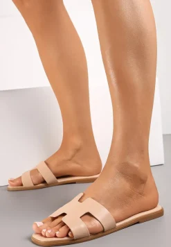 Beżowe Klapki z Imitacji Skóry z Ozdobnymi Wycięciami i Kwadratowym Noskiem Rosila