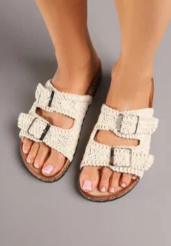 Beżowe Klapki z Ozdobnymi Klamrami Ralindrea