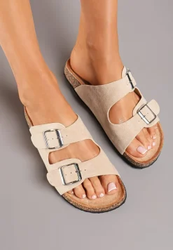 Beżowe Klapki z Paskami z Regulacją i Ozdobną Sprzączką oraz Korkową Podeszwą Ozenia