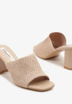 Beżowe Klapki z Perforacją na Słupkowym Obcasie o Zaokrąglonym Kształcie Alaisia