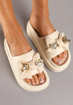 Beżowe Klapki z Pianki na Platformie z Cyrkoniami Kokardą i Metaliczną Aplikacją Risamiria