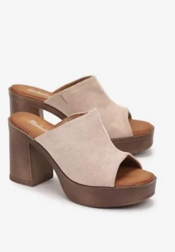 Beżowe Klapki z Szerokim Paskiem na Słupku w Stylu Drewniaków Sabirah