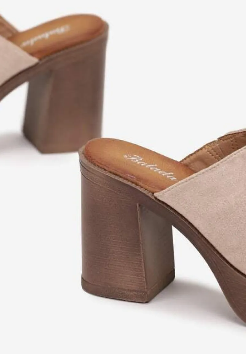 Beżowe Klapki z Szerokim Paskiem na Słupku w Stylu Drewniaków Sabirah