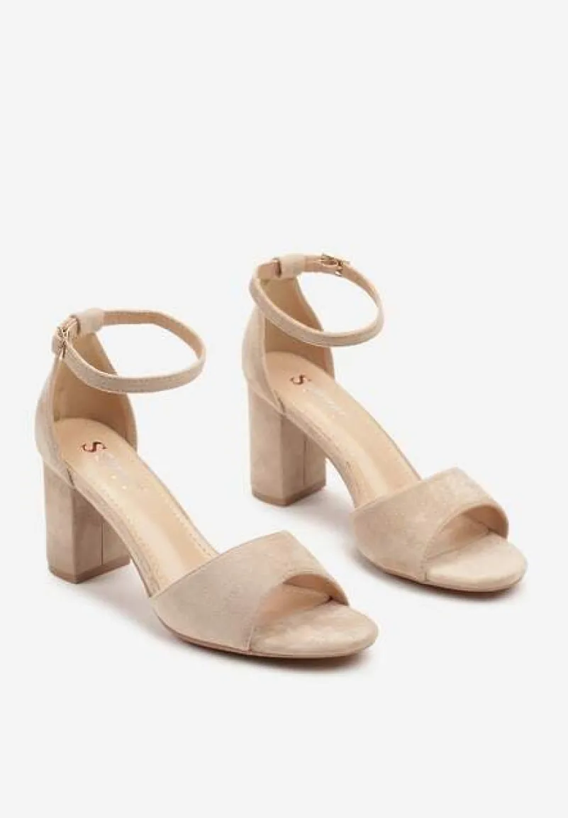 Beżowe Klasyczne Sandały z Ekozamszu na Słupkowym Obcasie Deorniel