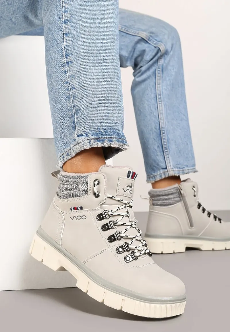 Beżowe Klasyczne Traperki na Płaskiej Podeszwie Zdobione Materiałową Wstawką Oceella