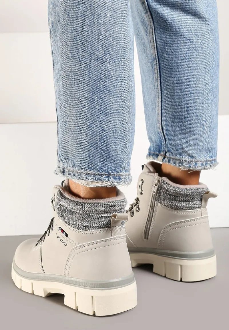 Beżowe Klasyczne Traperki na Płaskiej Podeszwie Zdobione Materiałową Wstawką Oceella