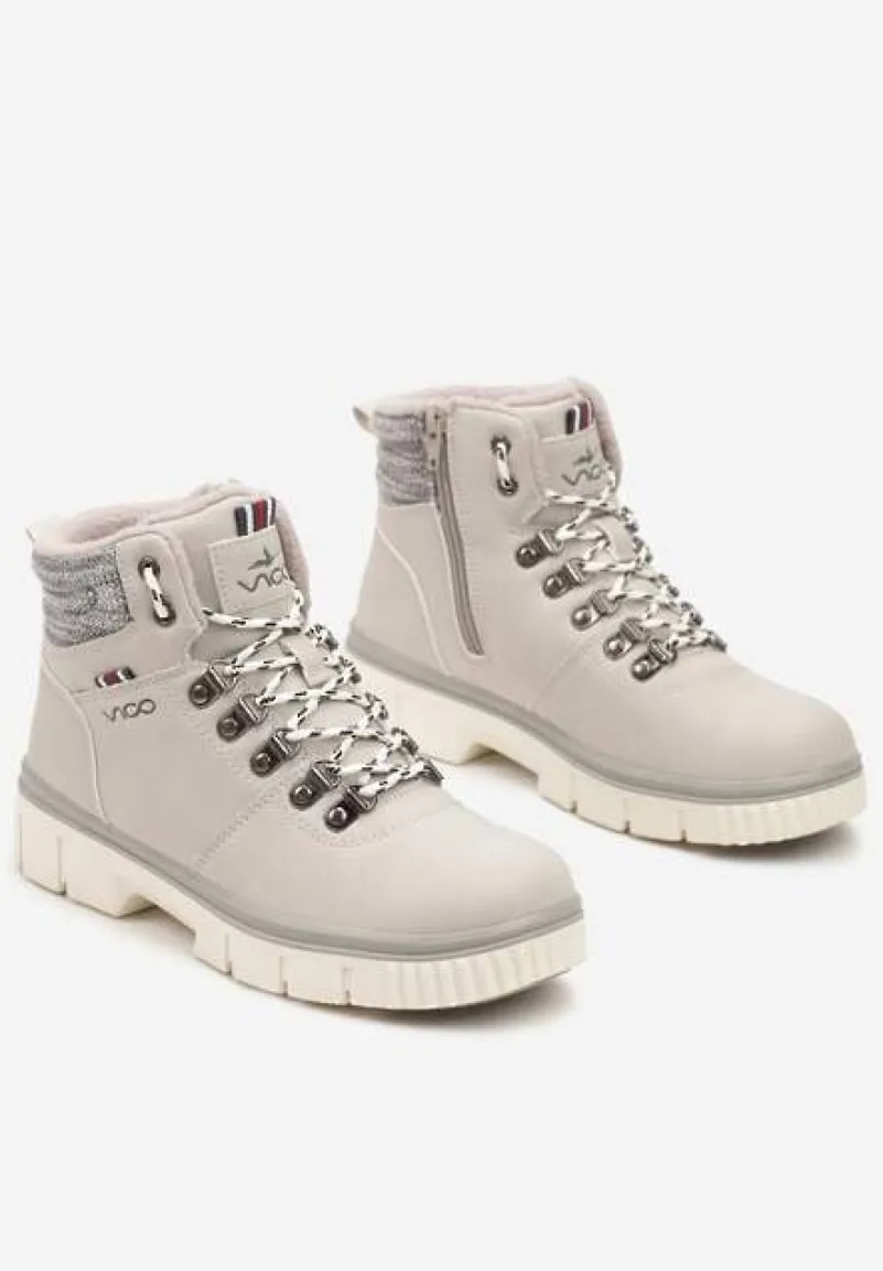 Beżowe Klasyczne Traperki na Płaskiej Podeszwie Zdobione Materiałową Wstawką Oceella