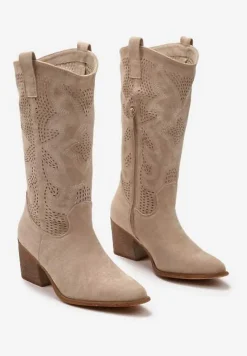 Beżowe Kozaki Kowbojki na Słupku z Noskiem w Szpic i Ażurowym Zdobieniem Ranawia