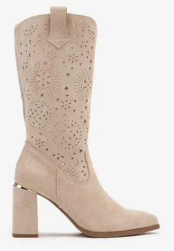 Beżowe Kozaki Kowbojki na Słupku z Ażurowym Zdobieniem Navstha