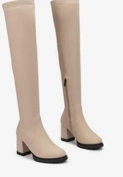 Beżowe Kozaki Muszkieterki na Słupku z Imitacji Skóry i Drobnymi Przeszyciami Deania