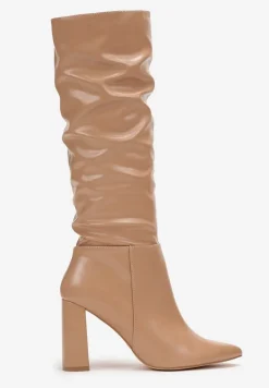 Beżowe Kozaki na Obcasie z Noskiem w Szpic i Marszczoną Cholewką Molla