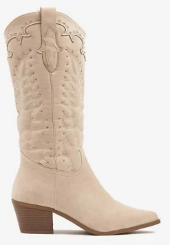 Beżowe Kozaki Typu Kowbojki na Niskim Obcasie z Cholewką Zdobioną Nitami Niawenna