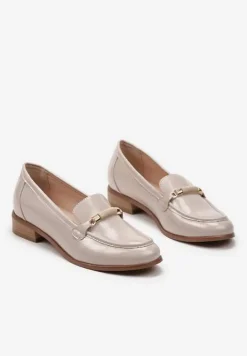 Beżowe Lakierowane Mokasyny w Stylu Loafersów z Klamrą i Wkładką ze Skóry Naturalnej Seith