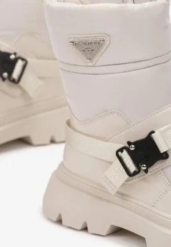 Beżowe Lakierowane Śniegowce za Kostkę z Ozdobną Klamerką Fesiva