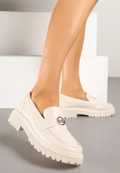 Beżowe Lakierowane Półbuty Mokasyny Zdobione Elegancką Aplikacją Nevoliana