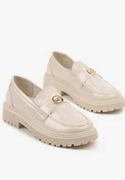 Beżowe Lakierowane Półbuty Mokasyny Zdobione Elegancką Aplikacją Nevoliana