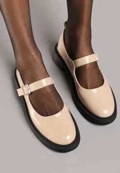 Beżowe Lakierowane Półbuty na Płaskiej Podeszwie Mary Jane Ozdobione Sprzączką Nealirwen