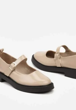 Beżowe Lakierowane Półbuty na Płaskiej Podeszwie Mary Jane Ozdobione Sprzączką Nealirwen
