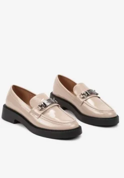 Beżowe Mokasyny Lakierowane na Płaskiej Podeszwie Ozdobione Sprzączką Limatvi