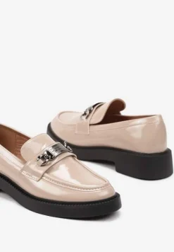 Beżowe Mokasyny Lakierowane na Płaskiej Podeszwie Ozdobione Sprzączką Limatvi