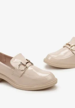 Beżowe Mokasyny Lakierowane z Niewielką Klamerką Kresna