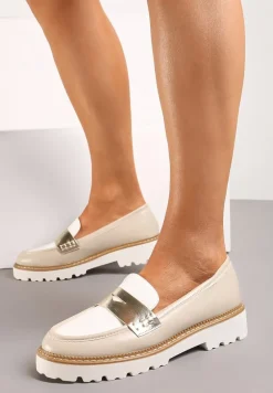 Beżowe Mokasyny na Grubej Podeszwie Ozdobione Metalicznym Paskiem Aelwine