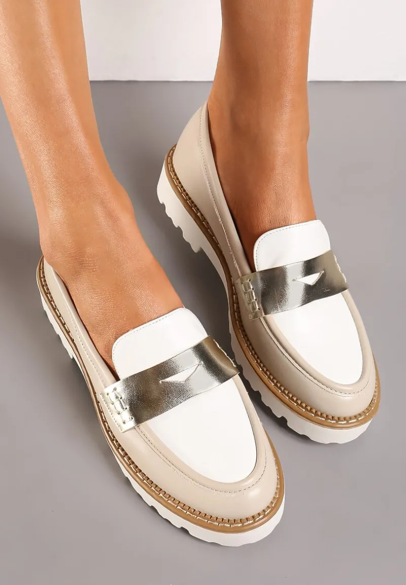 Beżowe Mokasyny na Grubej Podeszwie Ozdobione Metalicznym Paskiem Aelwine