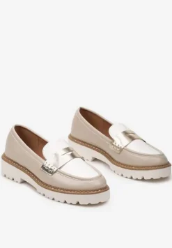 Beżowe Mokasyny na Grubej Podeszwie Ozdobione Metalicznym Paskiem Aelwine