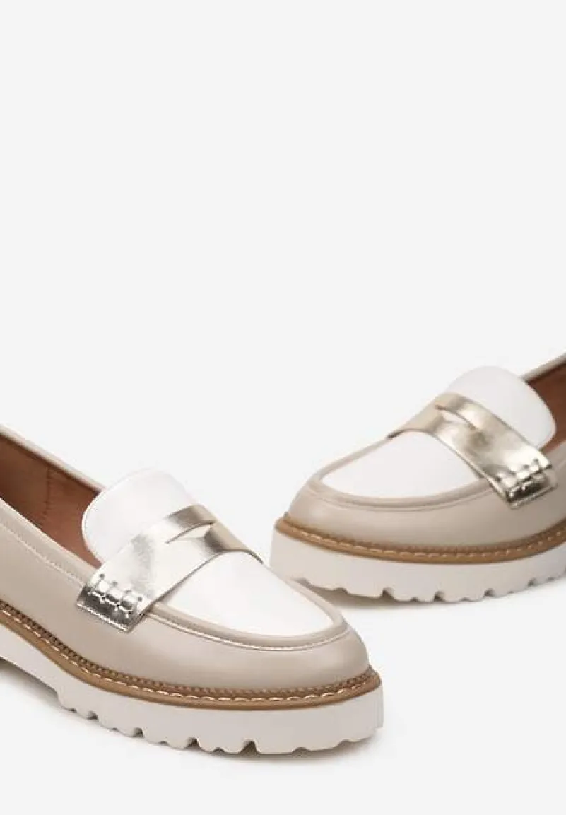 Beżowe Mokasyny na Grubej Podeszwie Ozdobione Metalicznym Paskiem Aelwine