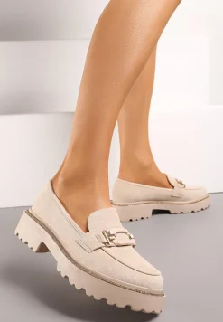 Beżowe Mokasyny na Niskiej Platformie z Metaliczną Klamrą i Cyrkoniami Rosqa