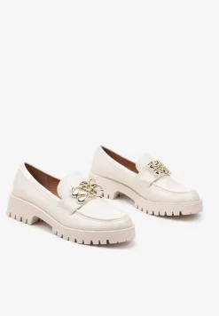 Beżowe Mokasyny na Niskiej Platformie z Metalowym Detalem Ahlerina