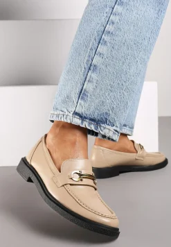 Beżowe Mokasyny na Płaskiej Podeszwie Ozdobione Klamrą Relabra