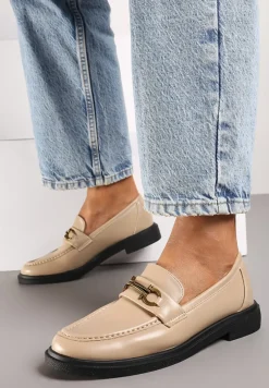 Beżowe Mokasyny na Płaskiej Podeszwie Ozdobione Klamrą Relabra
