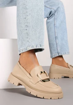 Beżowe Mokasyny na Płaskiej Podeszwie Ozdobione Metaliczną Aplikacją Evalith