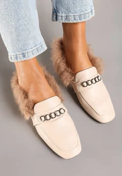 Beżowe Mokasyny na Płaskiej Podeszwie z Futerkiem i Metaliczną Ozdobą Emalorae