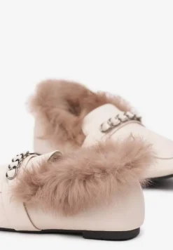 Beżowe Mokasyny na Płaskiej Podeszwie z Futerkiem i Metaliczną Ozdobą Emalorae