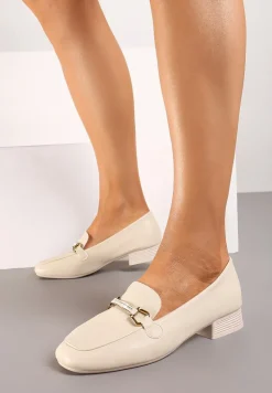 Beżowe Mokasyny na Płaskim Słupku z Klamrą z Cyrkoniami Haloena