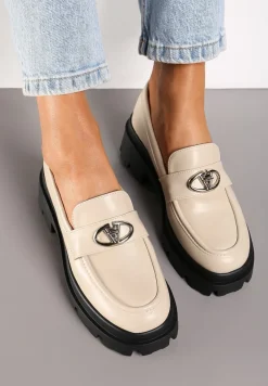 Beżowe Mokasyny na Platformie Ozdobione Klamrą Kikilla