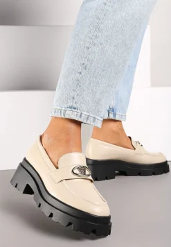 Beżowe Mokasyny na Platformie Ozdobione Klamrą Kikilla