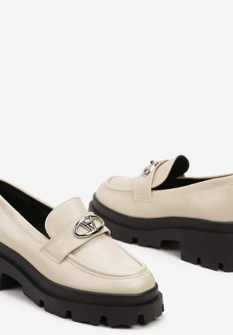 Beżowe Mokasyny na Platformie Ozdobione Klamrą Kikilla