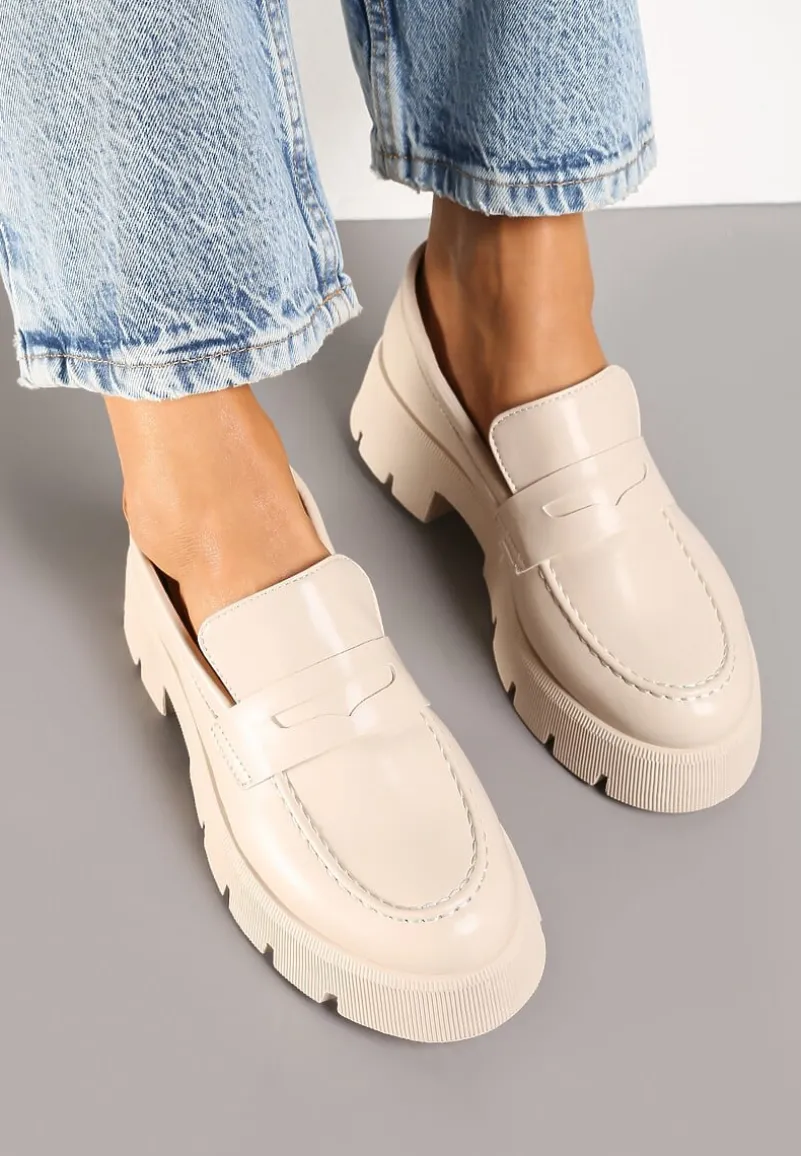 Beżowe Mokasyny na Tłoczonej Platformie Resilira