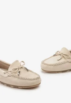 Beżowe Mokasyny Ozdobione Wiązaniami i Kokardką na Froncie Cimella