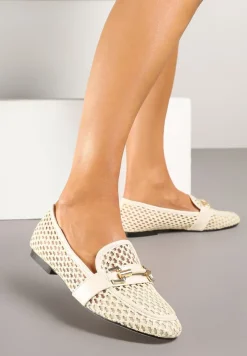 Beżowe Mokasyny Ozdobione Siateczkową Cholewką i Klamrą Zelure