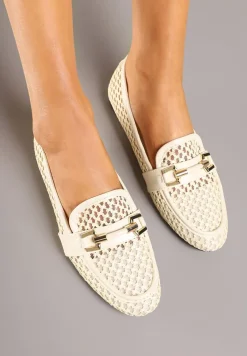 Beżowe Mokasyny Ozdobione Siateczkową Cholewką i Klamrą Zelure