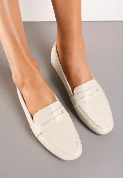 Beżowe Mokasyny w Stylu Loafersów w Minimalistycznym Wydaniu Caiustia